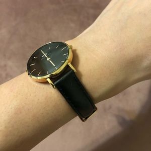 WOMEN’S DANIEL WELLINGTON WATCH